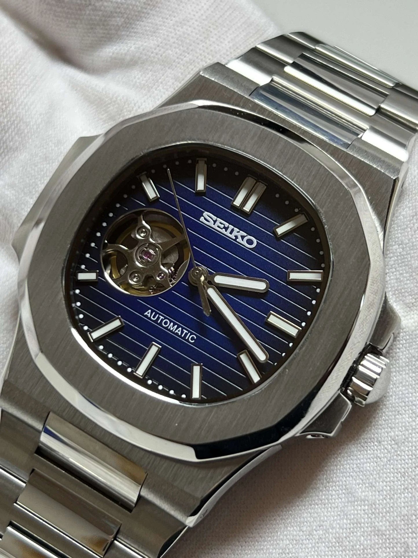 Nautiko Blue open movement